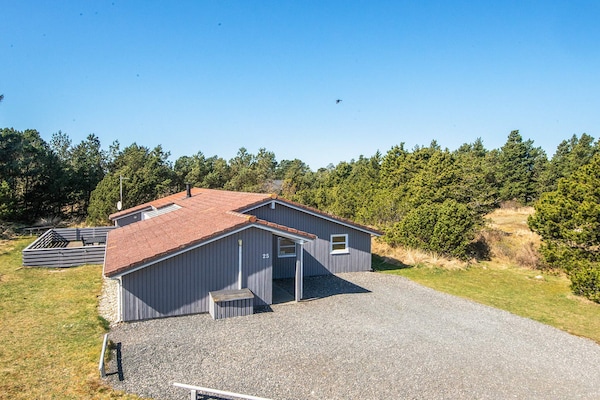 Foto van Luxe vakantieverblijf met zwembad - Vakantiehuis in Blåvand - View