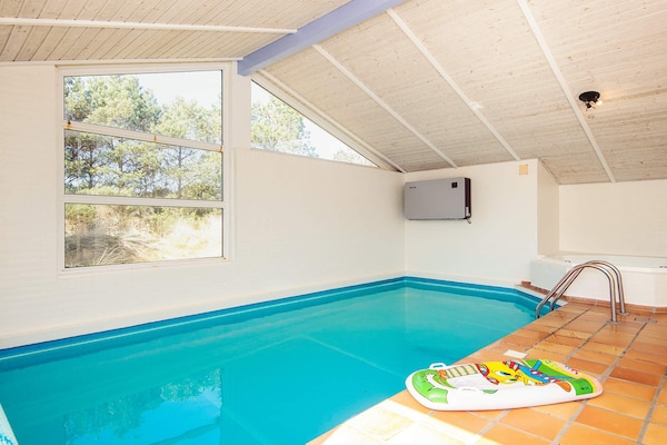 Foto van Luxe vakantieverblijf met zwembad - Vakantiehuis in Blåvand - Pool