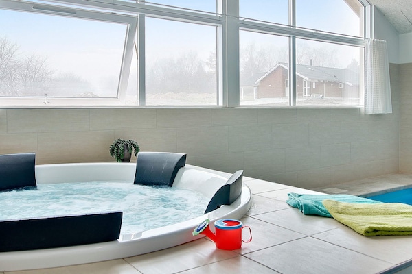 Foto van Luxe vakantieverblijf met zwembad - Vakantiehuis in Tisvildeleje - Spa