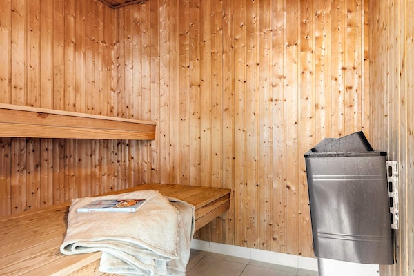 Foto van Luxe vakantieverblijf met zwembad - Vakantiehuis in Tisvildeleje - Sauna