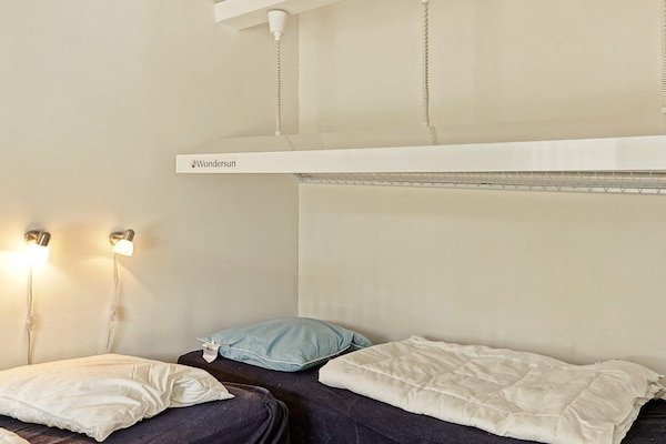 Foto van Modern cederhouten huisje vlak bij het strand - Vakantiehuis in Hasle - Indoor