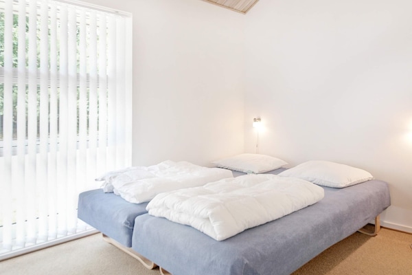 Foto van Modern cederhouten huisje vlak bij het strand - Vakantiehuis in Hasle - Indoor