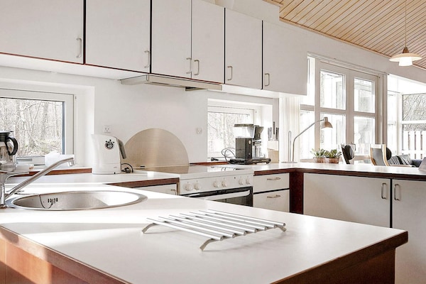 Foto van Modern cederhouten huisje vlak bij het strand - Vakantiehuis in Hasle - Indoor