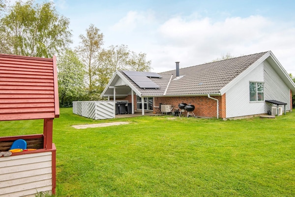 Foto van Luxe vakantieverblijf met zwembad - Vakantiehuis in Juelsminde - Outdoor