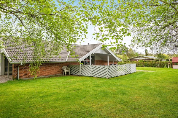 Foto van Luxe vakantieverblijf met zwembad - Vakantiehuis in Juelsminde - View