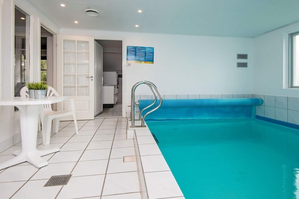 Foto van Luxe vakantieverblijf met zwembad - Vakantiehuis in Juelsminde - Pool