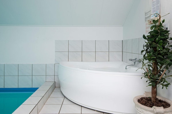 Foto van Luxe vakantieverblijf met zwembad - Vakantiehuis in Juelsminde - Spa