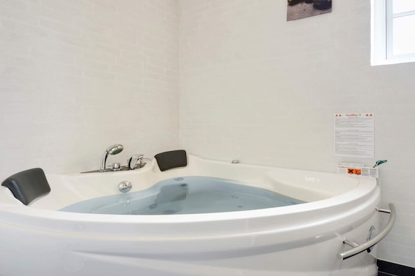 Foto van Luxe retraite met spa -- By Traum Ferienwohnungen - Vakantiehuis in Blåvand - Spa