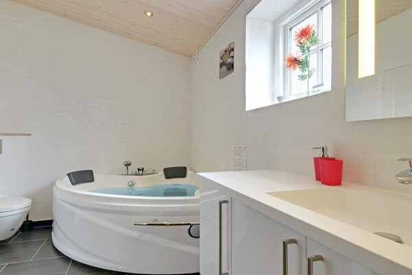 Foto van Luxe retraite met spa -- By Traum Ferienwohnungen - Vakantiehuis in Blåvand - Indoor