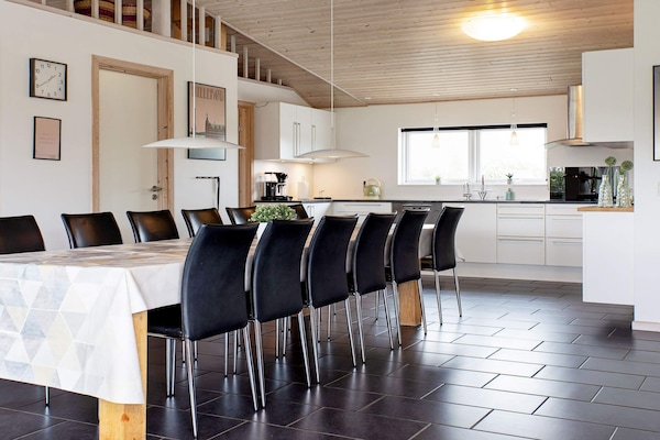 Foto van Luxe vakantieverblijf met zwembad - Vakantiehuis in Væggerløse - Indoor