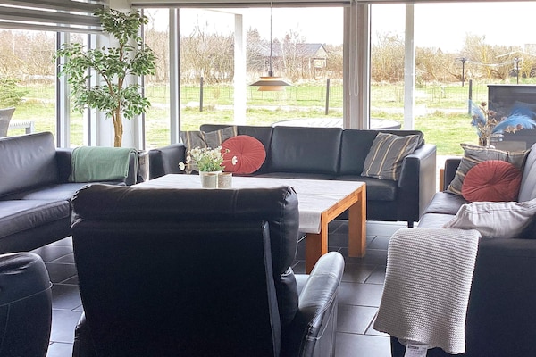 Foto van Luxe vakantieverblijf met zwembad - Vakantiehuis in Væggerløse - Indoor