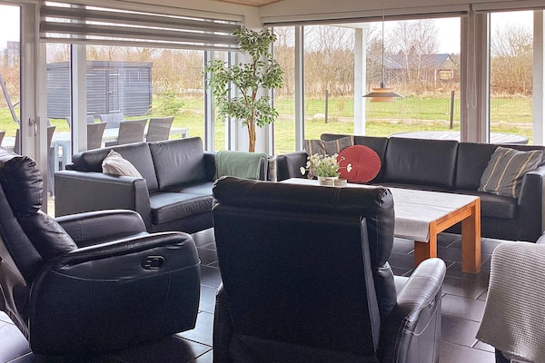 Foto van Luxe vakantieverblijf met zwembad - Vakantiehuis in Væggerløse - Indoor