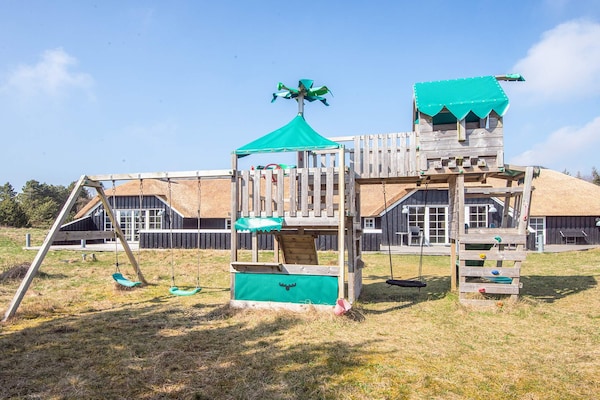 Foto van Luxe vakantiehuis met zwembad - Vakantiehuis in Fanø - View