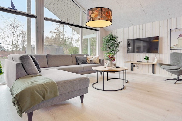 Foto van Luxe vakantieverblijf met zwembad - Vakantiehuis in Væggerløse - Indoor