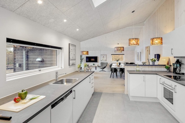 Foto van Luxe vakantieverblijf met zwembad - Vakantiehuis in Væggerløse - Indoor