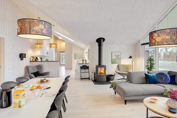 Foto van Luxe vakantieverblijf met zwembad - Vakantiehuis in Væggerløse - Indoor
