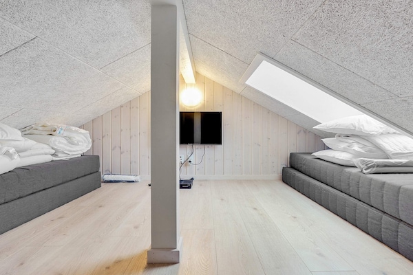 Foto van Luxe vakantieverblijf met zwembad - Vakantiehuis in Væggerløse - Indoor