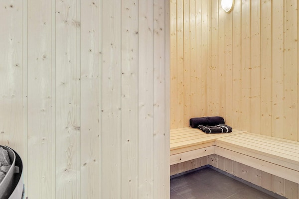 Foto van Luxe vakantieverblijf met zwembad - Vakantiehuis in Væggerløse - Sauna