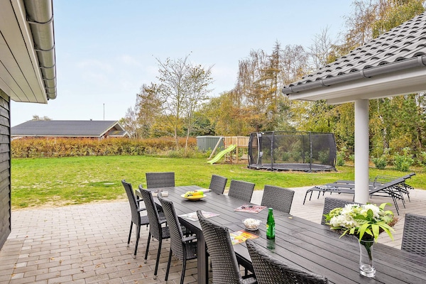 Foto van Luxe vakantieverblijf met zwembad - Vakantiehuis in Væggerløse - View