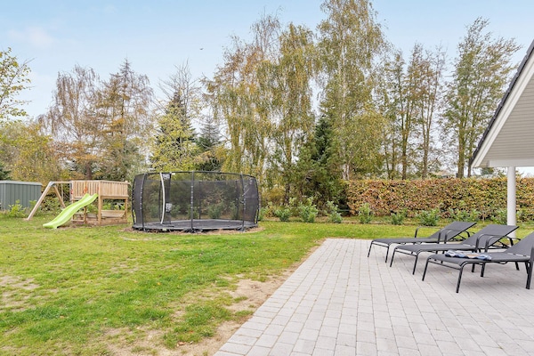 Foto van Luxe vakantieverblijf met zwembad - Vakantiehuis in Væggerløse - View