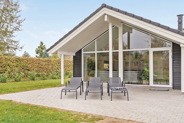 Foto van Luxe vakantieverblijf met zwembad - Vakantiehuis in Væggerløse - View
