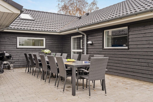 Foto van Luxe vakantieverblijf met zwembad - Vakantiehuis in Væggerløse - View