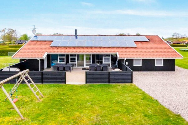 Foto van Luxe vakantieverblijf met zwembad - Vakantiehuis in Nordborg - Outdoor
