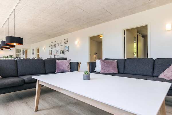 Foto van 14 persoons vakantie huis in Væggerløse-By Traum - Indoor