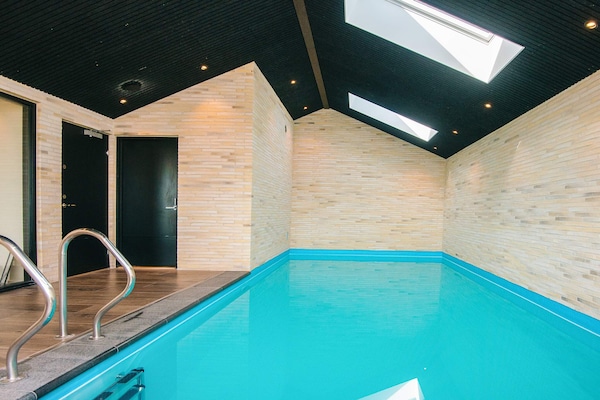 Foto van Panoramisch toevluchtsoord met zwembad - Vakantiehuis in Sjølund - Pool