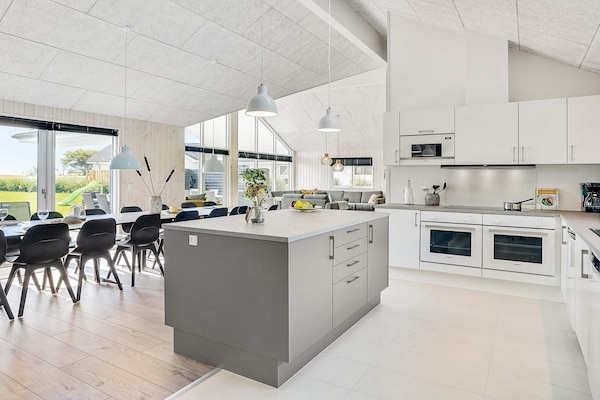 Foto van Luxe retraite voor 18 -- By Traum Ferienwohnungen - Vakantiehuis in Spøttrup - Indoor