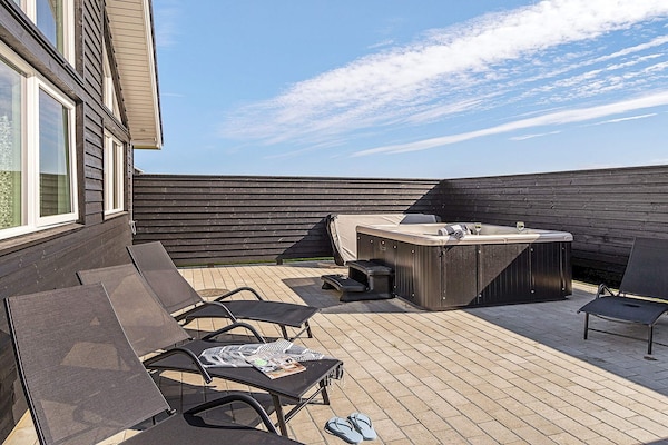 Foto van Luxe retraite voor 18 -- By Traum Ferienwohnungen - Vakantiehuis in Spøttrup - View