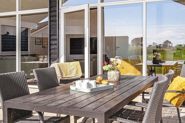Foto van Luxe retraite voor 18 -- By Traum Ferienwohnungen - Vakantiehuis in Spøttrup - View