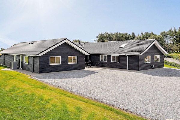 Foto van Luxe retraite voor 18 -- By Traum Ferienwohnungen - Vakantiehuis in Spøttrup - View