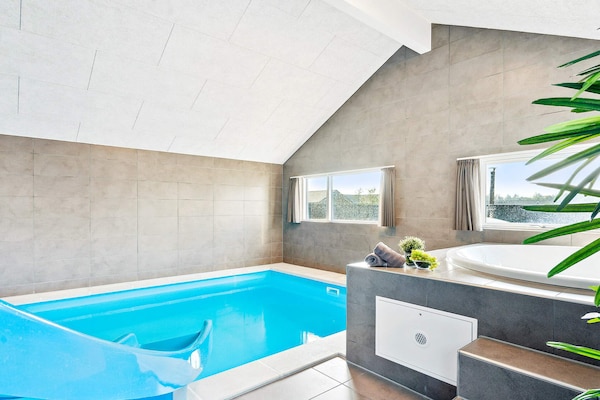 Foto van Luxe retraite met zwembad -- By Traum Ferienwohnungen - Pool