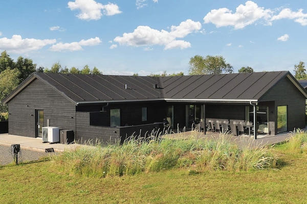 Foto van 14 persoons vakantie huis in Væggerløse-By Traum - Outdoor