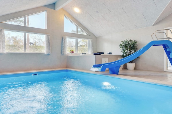 Foto van Luxe strandhuis met spa - Vakantiehuis in Væggerløse - Pool