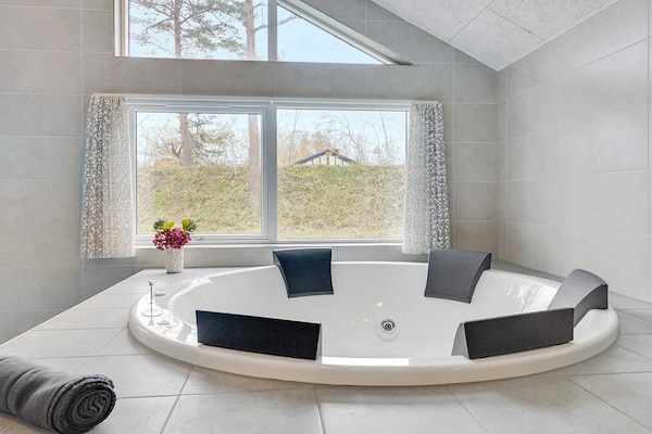 Foto van Luxe strandhuis met spa - Vakantiehuis in Væggerløse - Spa