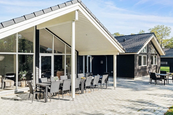 Foto van Luxe strandhuis met spa - Vakantiehuis in Væggerløse - View