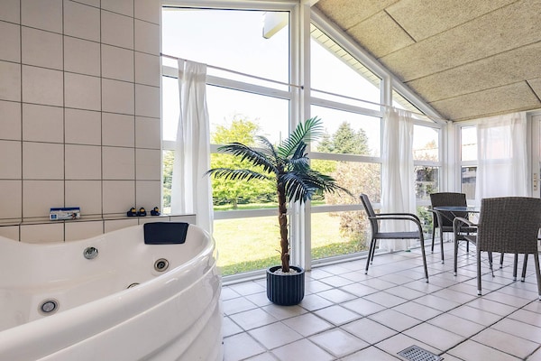 Foto van 14 persoons vakantie huis in Væggerløse-By Traum - Indoor