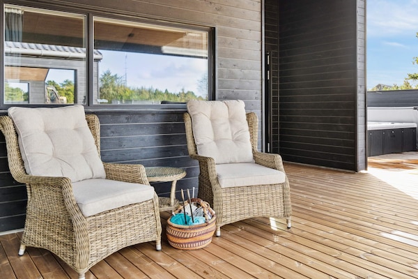 Foto van Luxe villa met zwembad -- By Traum Ferienwohnungen - View