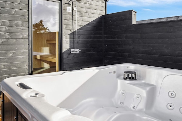 Foto van Luxe villa met zwembad -- By Traum Ferienwohnungen - Spa