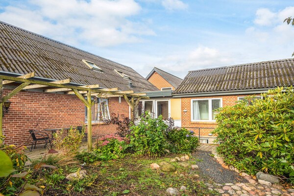 Foto van Activiteitenhuis midden in het internaat - Vakantiehuis in Bording - View
