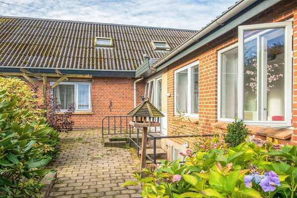 Foto van Activiteitenhuis midden in het internaat - Vakantiehuis in Bording - Outdoor