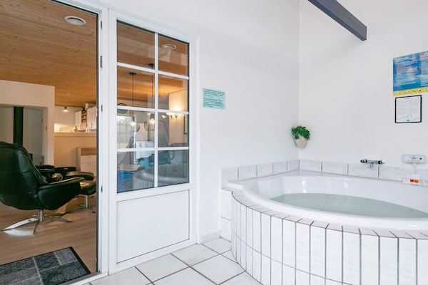 Foto van Luxe zwembad retraite -- By Traum Ferienwohnungen - Vakantiehuis in Ulfborg - Spa