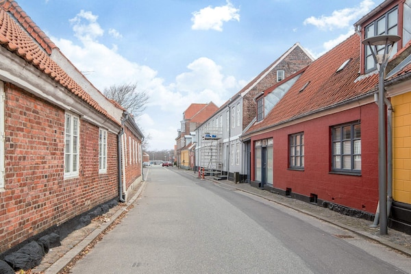 Foto van Ringkøbing herenhuis met spa en activiteitenruimte - View