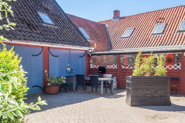 Foto van Ringkøbing herenhuis met spa en activiteitenruimte - View