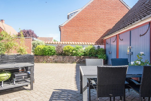 Foto van Ringkøbing herenhuis met spa en activiteitenruimte - View