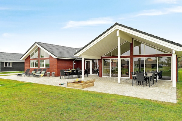 Foto van Luxe vakantieverblijf met zwembad - Vakantiehuis in Grenaa - Untagged