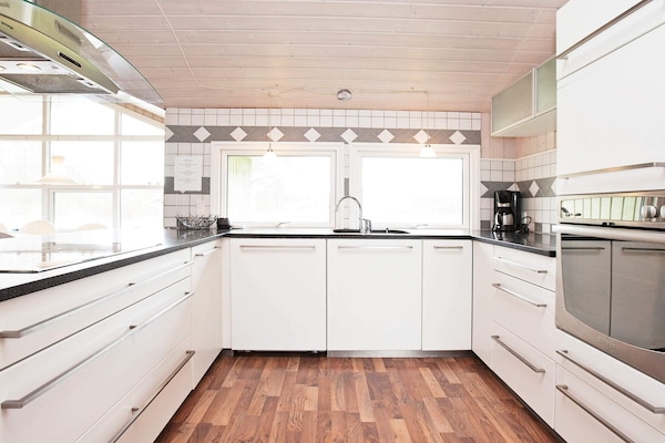 Foto van Luxe vakantieverblijf met zwembad - Vakantiehuis in Væggerløse - Indoor