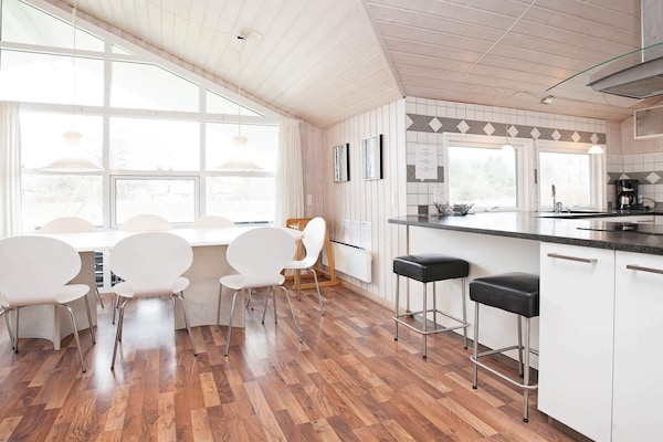 Foto van Luxe vakantieverblijf met zwembad - Vakantiehuis in Væggerløse - Indoor